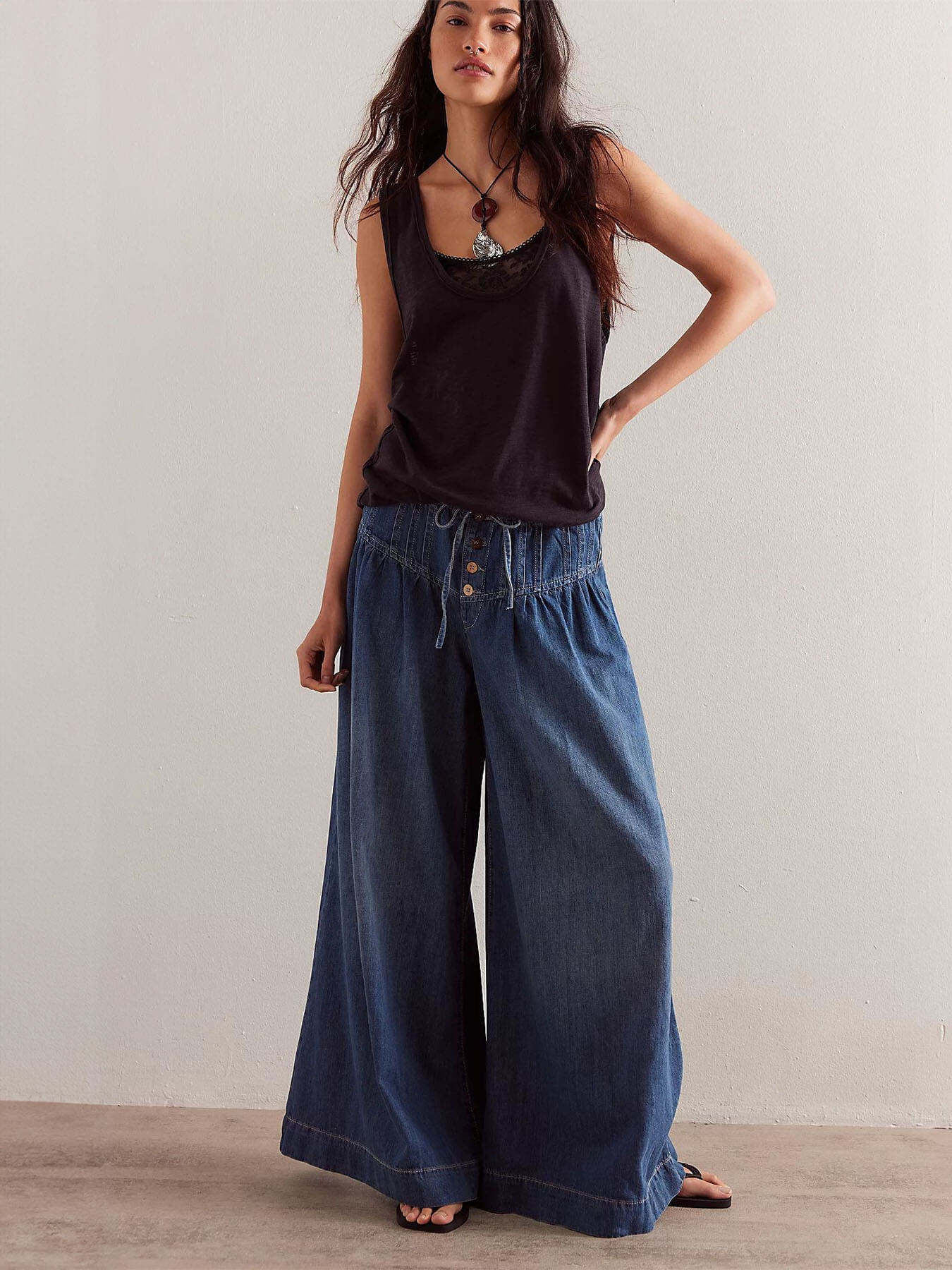 Super Baggy Pleated Jeans
